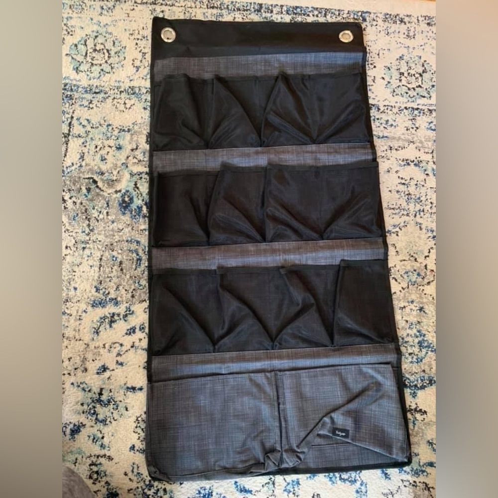 Hang it up Organizer 
from 31 bags 
Charcoal grey/black 
Multiple pockets! EUC